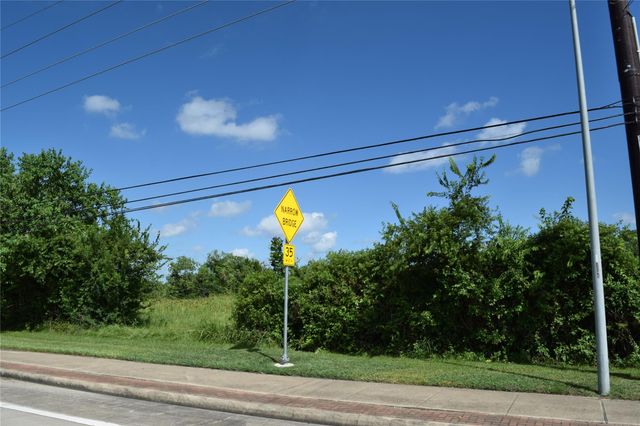 3521 Dixie Farm Road, Pearland, TX 77581