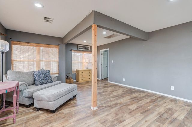 1003 8th Street, Shallowater, TX 79363