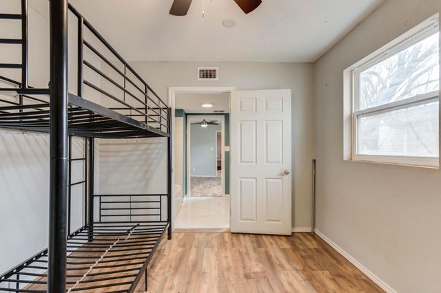 1003 8th Street, Shallowater, TX 79363