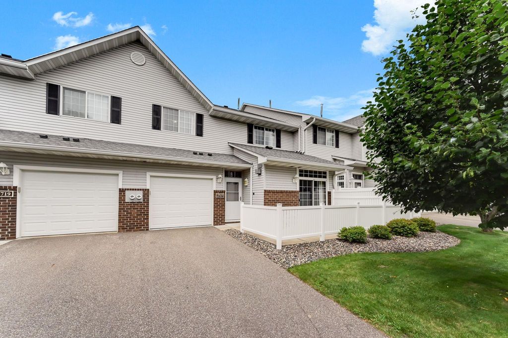 2717 Mallard Drive, Woodbury, MN 55125