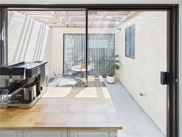 2027 E Fruit, Santa Ana, CA 92701