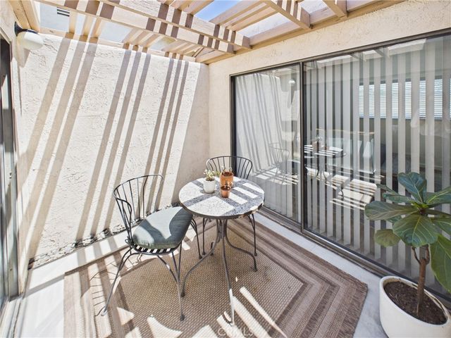 2027 E Fruit, Santa Ana, CA 92701