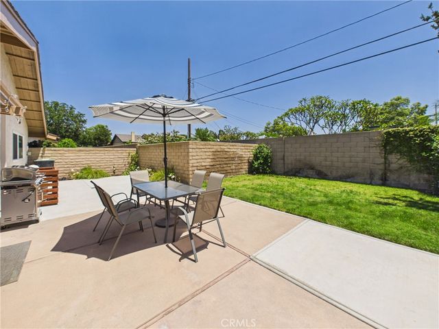 2027 E Fruit, Santa Ana, CA 92701