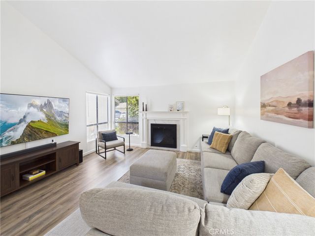 2027 E Fruit, Santa Ana, CA 92701