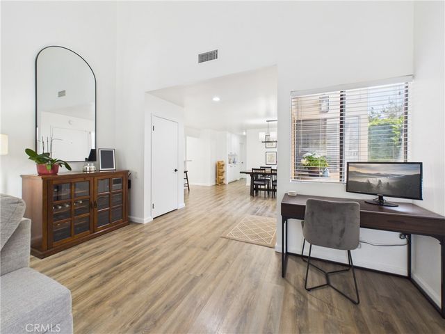 2027 E Fruit, Santa Ana, CA 92701