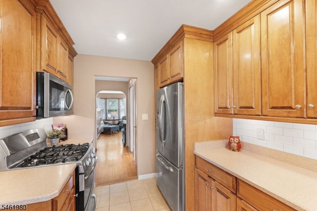 83 Eastern States Pkwy, Somerville Boro, NJ 08876 — photo 4