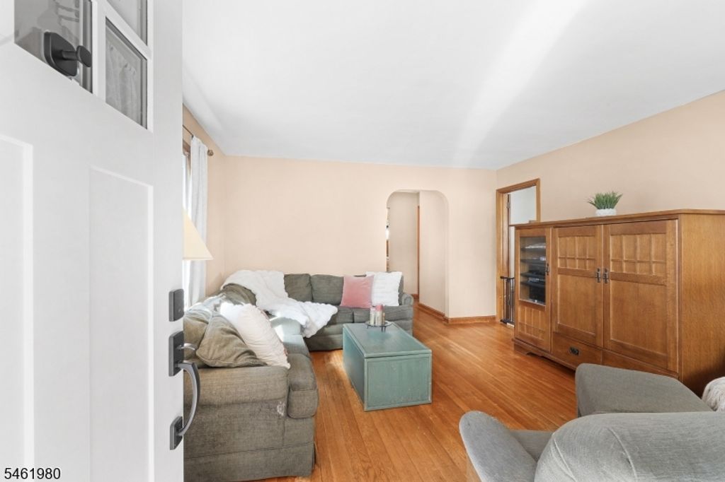 83 Eastern States Pkwy, Somerville Boro, NJ 08876 — photo 5