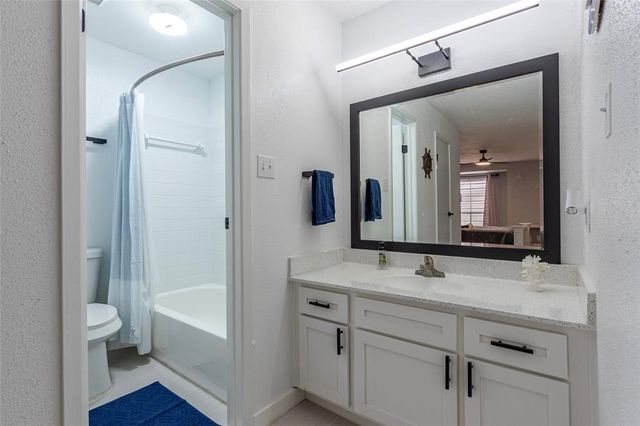 7600 Emmett F Lowry Expressway 806, Texas City, TX 77591