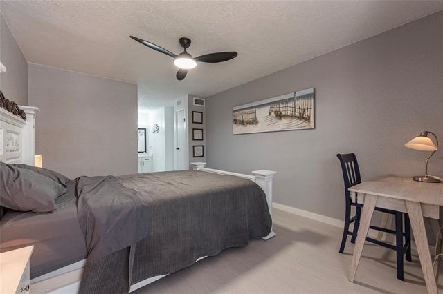 7600 Emmett F Lowry Expressway 806, Texas City, TX 77591