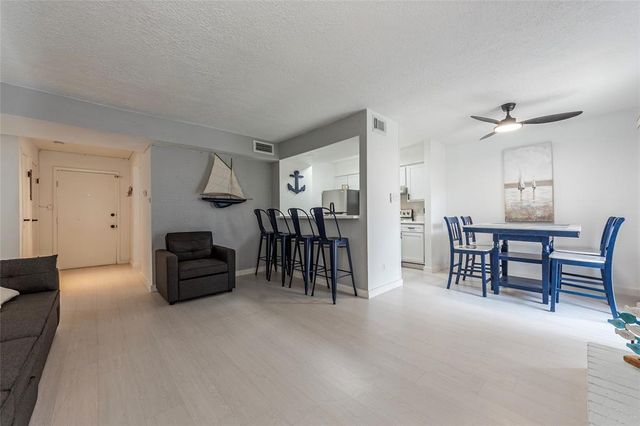 7600 Emmett F Lowry Expressway 806, Texas City, TX 77591