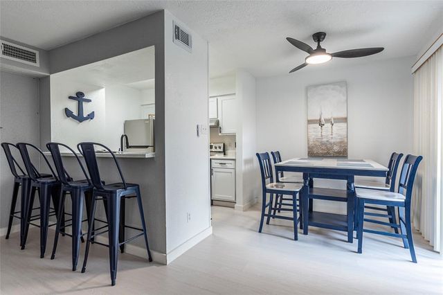 7600 Emmett F Lowry Expressway 806, Texas City, TX 77591