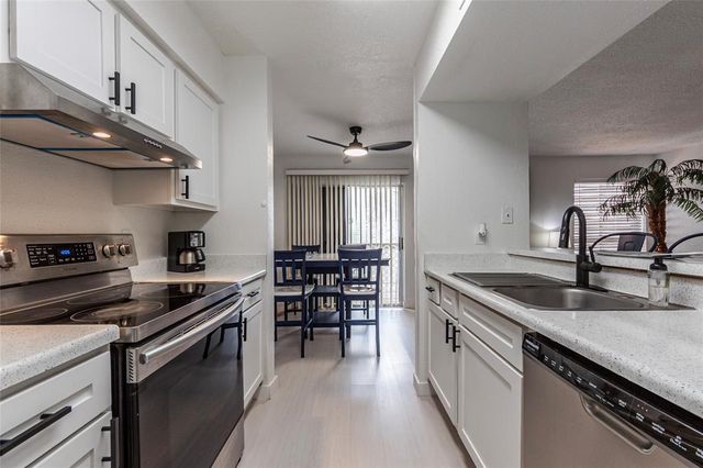 7600 Emmett F Lowry Expressway 806, Texas City, TX 77591