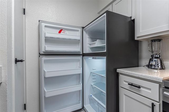 7600 Emmett F Lowry Expressway 806, Texas City, TX 77591