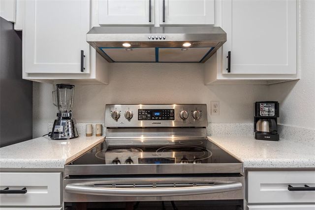 7600 Emmett F Lowry Expressway 806, Texas City, TX 77591