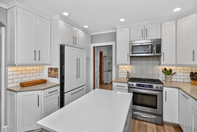 203 Tonawanda Drive, Des Moines, IA 50312