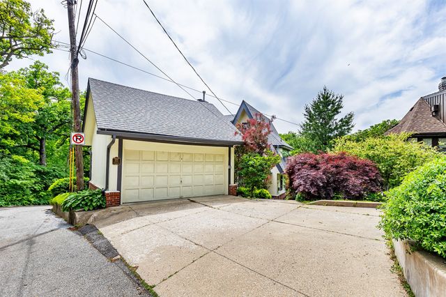 203 Tonawanda Drive, Des Moines, IA 50312