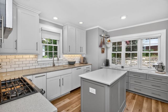 203 Tonawanda Drive, Des Moines, IA 50312