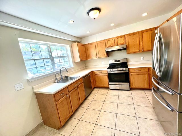 60 Peach Place, Middletown, NY 10940