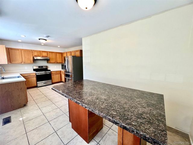60 Peach Place, Middletown, NY 10940