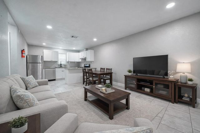 365 Audrey Lane 365, Houston, TX 77015