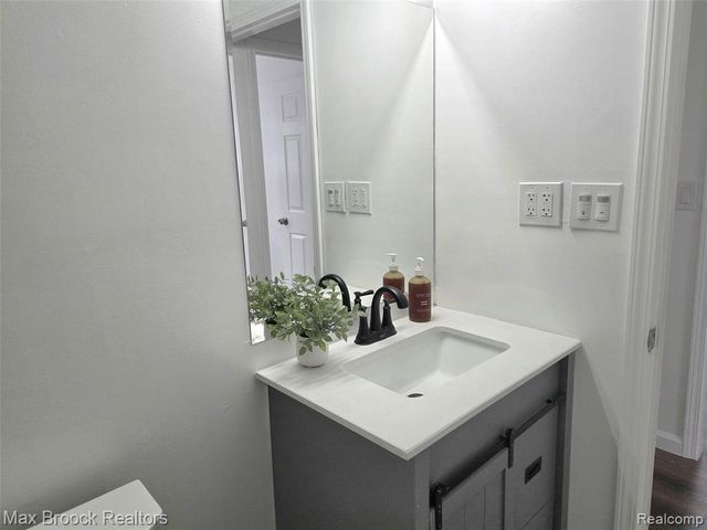 20916 Pinecrest Street, Taylor, MI 48180