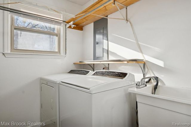 20916 Pinecrest Street, Taylor, MI 48180