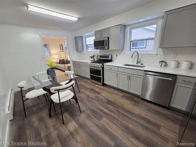 20916 Pinecrest Street, Taylor, MI 48180