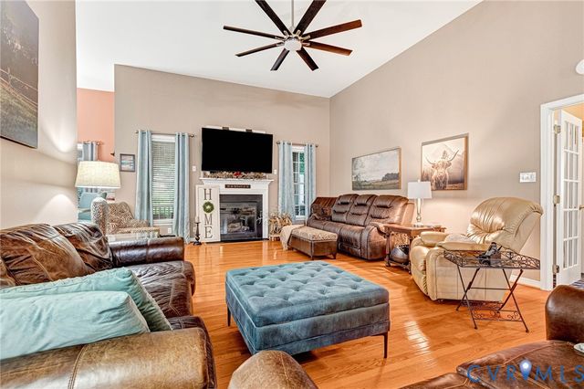 8365 Buckard Dr, Mechanicsville, VA 23111
