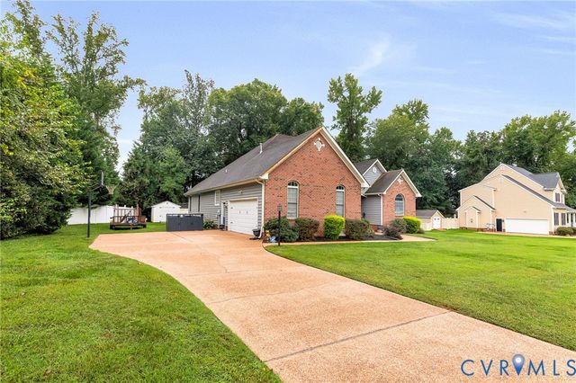 8365 Buckard Dr, Mechanicsville, VA 23111