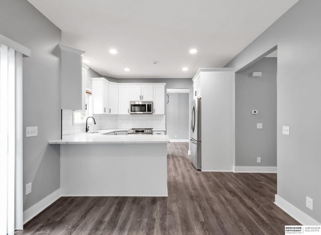 8613 S 98th Street, La Vista, NE 68128