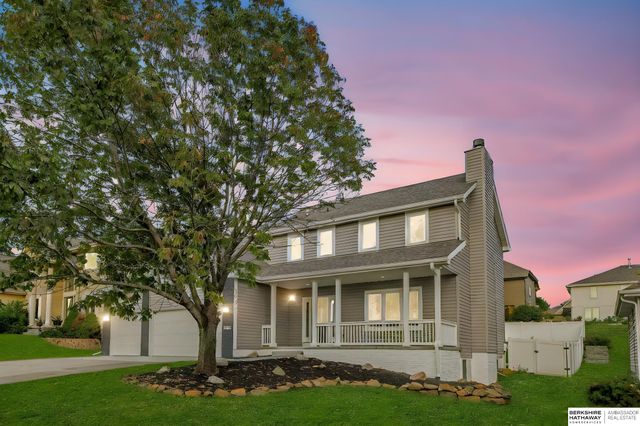 8613 S 98th Street, La Vista, NE 68128