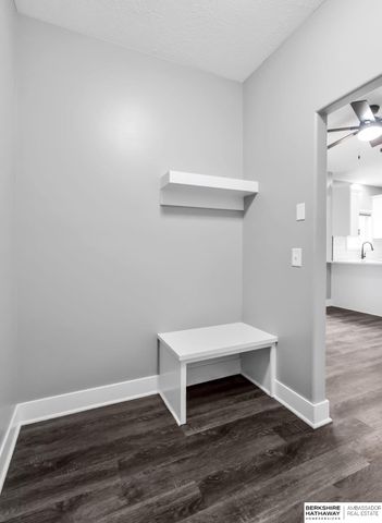 8613 S 98th Street, La Vista, NE 68128