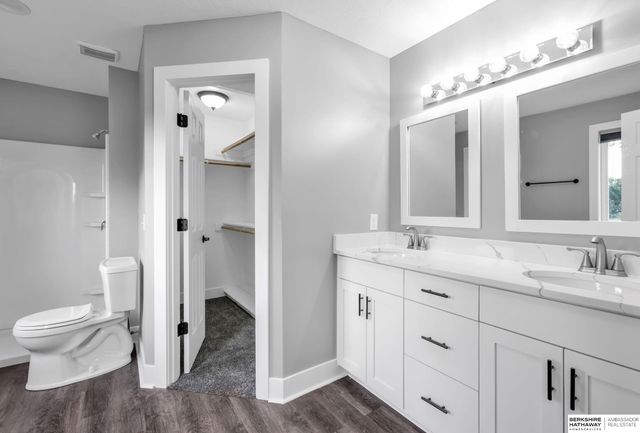 8613 S 98th Street, La Vista, NE 68128