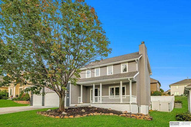 8613 S 98th Street, La Vista, NE 68128