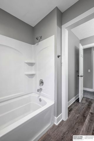 8613 S 98th Street, La Vista, NE 68128