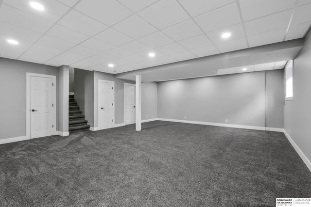 8613 S 98th Street, La Vista, NE 68128