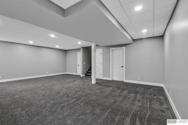 8613 S 98th Street, La Vista, NE 68128