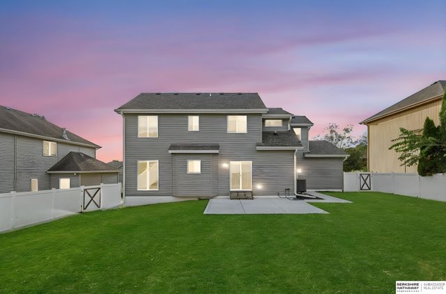 8613 S 98th Street, La Vista, NE 68128