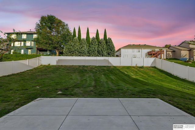 8613 S 98th Street, La Vista, NE 68128