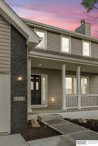 8613 S 98th Street, La Vista, NE 68128