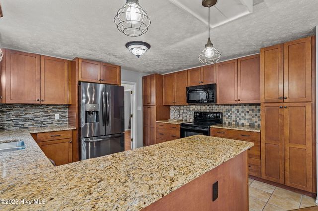 215 Canterbury Road, Southern Pines, NC 28387