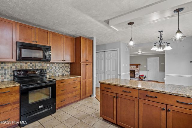 215 Canterbury Road, Southern Pines, NC 28387