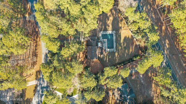 215 Canterbury Road, Southern Pines, NC 28387