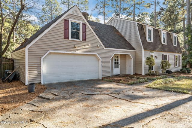 215 Canterbury Road, Southern Pines, NC 28387