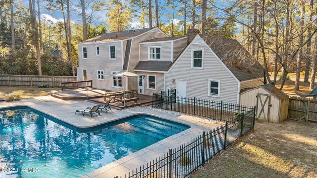 215 Canterbury Road, Southern Pines, NC 28387