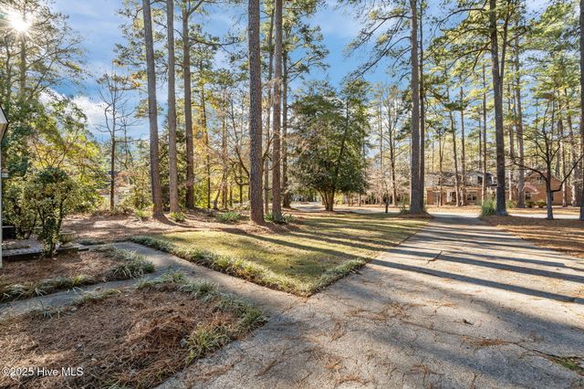 215 Canterbury Road, Southern Pines, NC 28387