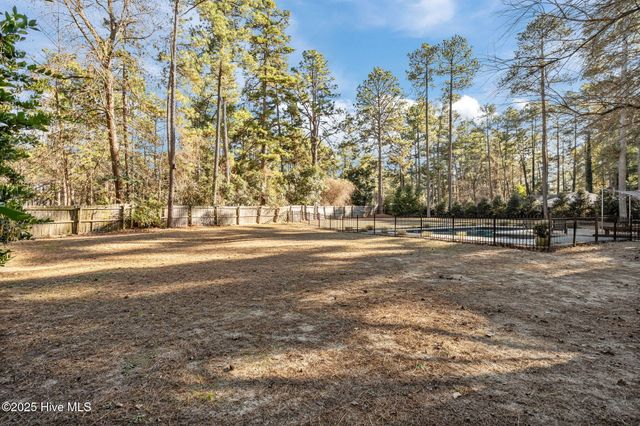 215 Canterbury Road, Southern Pines, NC 28387