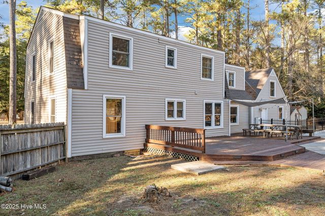 215 Canterbury Road, Southern Pines, NC 28387