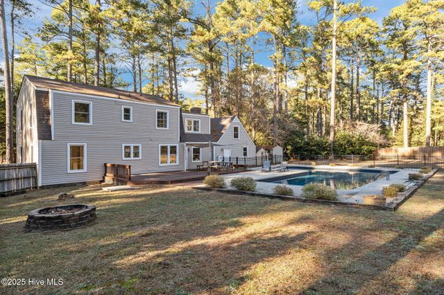 215 Canterbury Road, Southern Pines, NC 28387