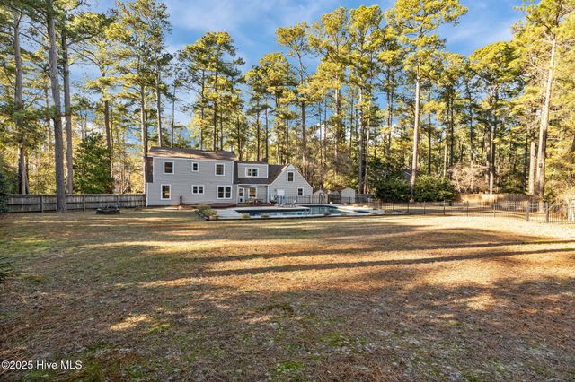 215 Canterbury Road, Southern Pines, NC 28387